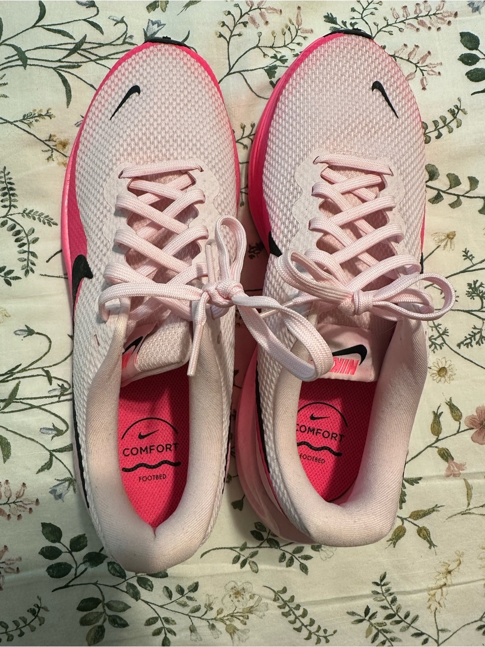 Nike Women’s Light Pink and Hot Pink Athletic Running Shoes